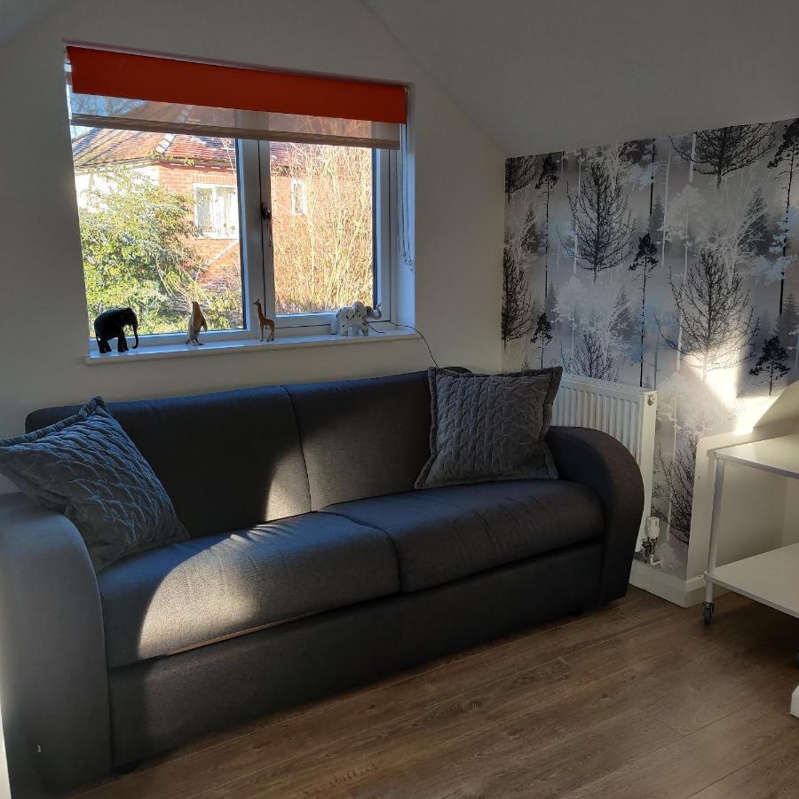 Delightful & Picturesque Modern Detached Apartment, Next To Chester Zoo, Near Park And Ride To City Centre Εξωτερικό φωτογραφία