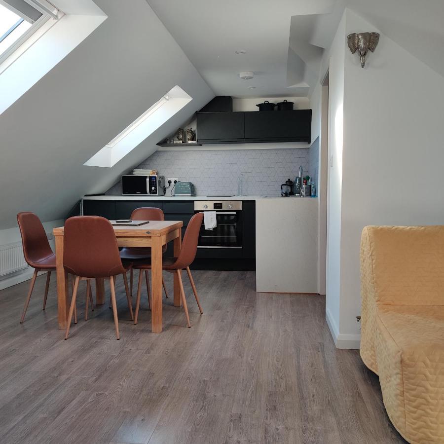 Delightful & Picturesque Modern Detached Apartment, Next To Chester Zoo, Near Park And Ride To City Centre Εξωτερικό φωτογραφία