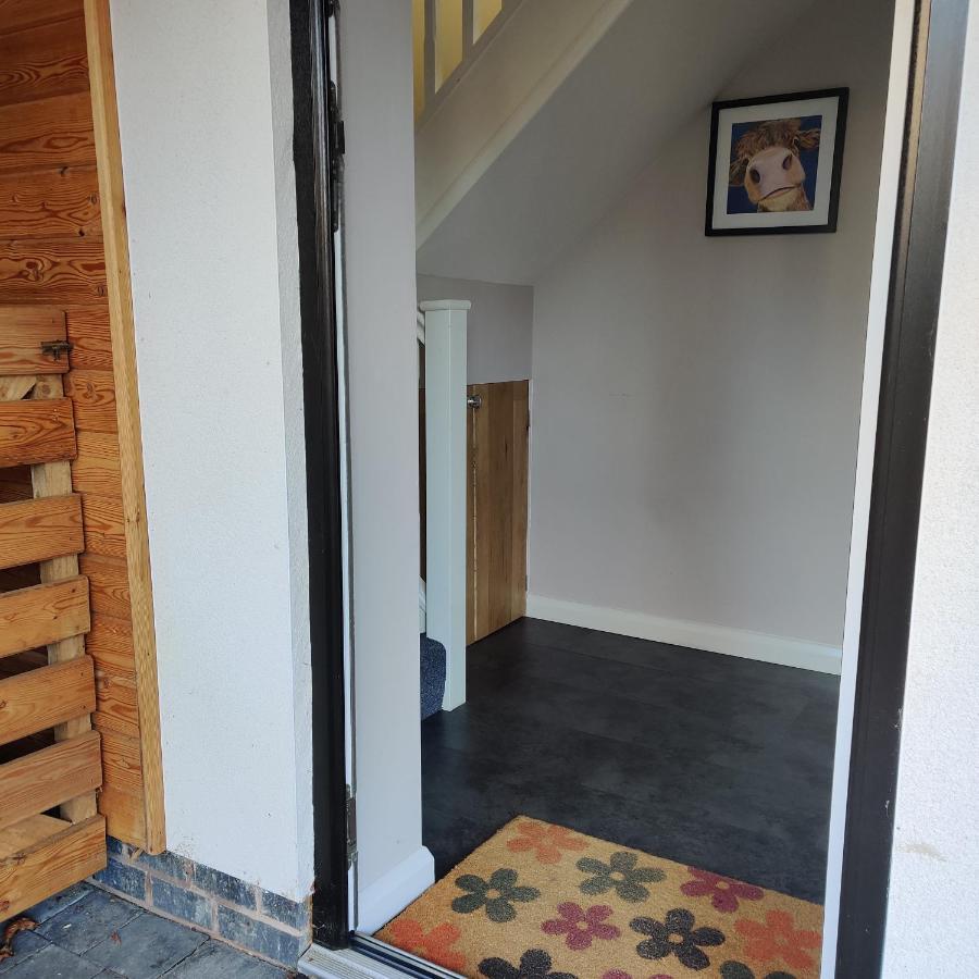Delightful & Picturesque Modern Detached Apartment, Next To Chester Zoo, Near Park And Ride To City Centre Εξωτερικό φωτογραφία