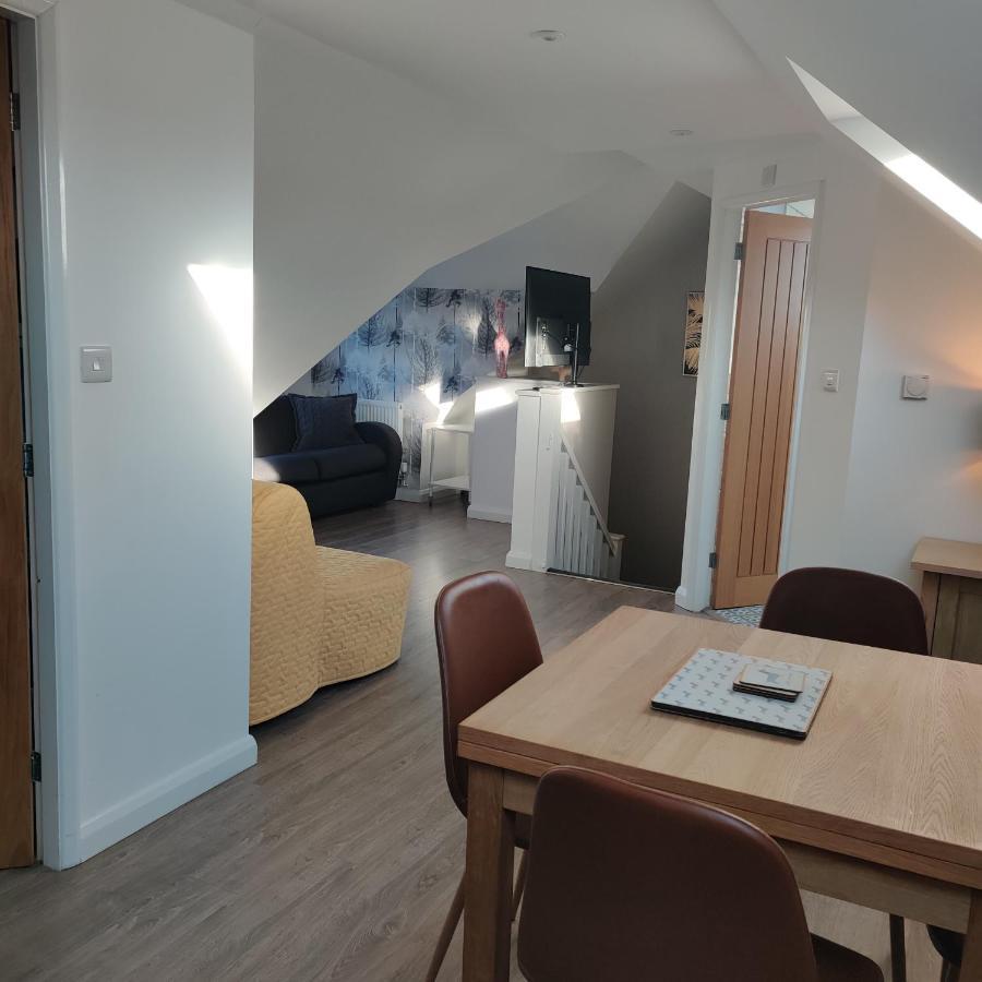 Delightful & Picturesque Modern Detached Apartment, Next To Chester Zoo, Near Park And Ride To City Centre Εξωτερικό φωτογραφία